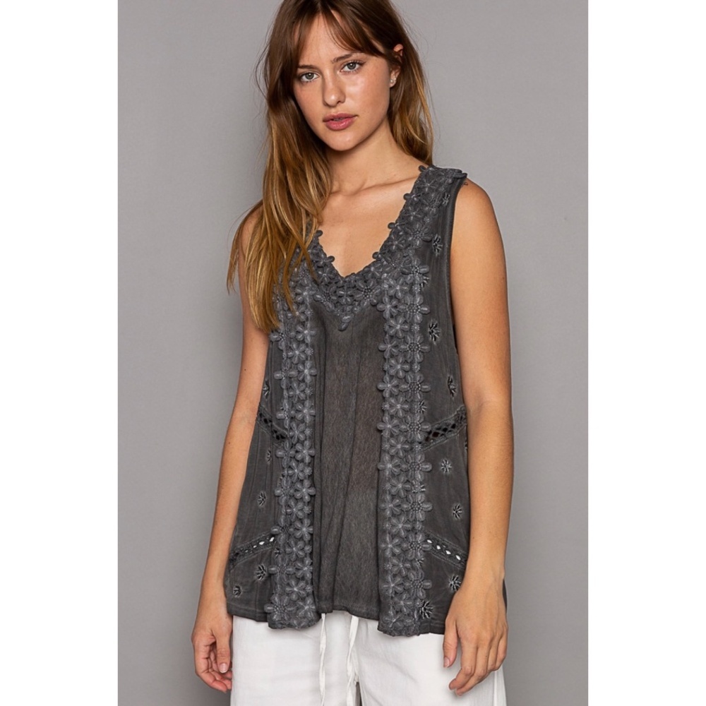 POL Black V Neck Floral Lace Sleeveless Rayon Top - Picture 3 of 11